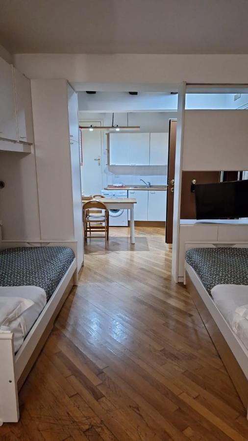 Апартаменты Historic Center - With 2 Single Beds Болонья Экстерьер фото